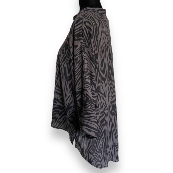 Torrid Womens Shirt Sz 00 M L‎ 10 Deep Black Gray Zebra Print Blouse Chiffon NEW - Picture 8 of 11
